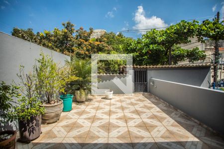 Casa à venda com 208m², 3 quartos e 4 vagas Casa à venda com 208m², 3 quartos e 4 vagasvaranda