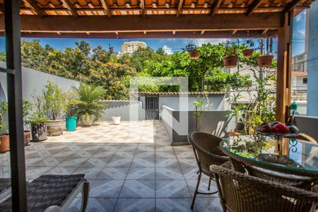 Casa à venda com 208m², 3 quartos e 4 vagas Casa à venda com 208m², 3 quartos e 4 vagasvaranda