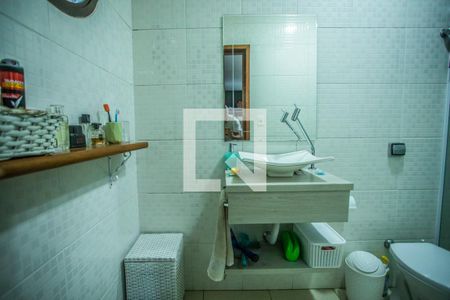 Casa à venda com 208m², 3 quartos e 4 vagas Casa à venda com 208m², 3 quartos e 4 vagasBanheiro Suíte