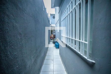 Casa à venda com 208m², 3 quartos e 4 vagas Casa à venda com 208m², 3 quartos e 4 vagasCorredor externo