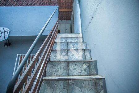 Casa à venda com 208m², 3 quartos e 4 vagas Casa à venda com 208m², 3 quartos e 4 vagasEscadas - Terraço