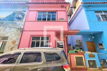 Casa de condomínio à venda com 120m², 2 quartos e 1 vagaFachada