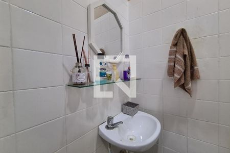 Casa de condomínio à venda com 120m², 2 quartos e 1 vagaBanheiro de Serviço