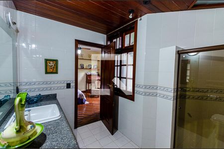 Casa à venda com 1000m², 5 quartos e 3 vagasBanheiro da Suíte 2