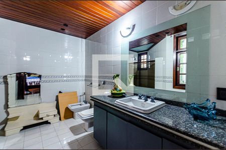 Casa à venda com 1000m², 5 quartos e 3 vagasBanheiro da Suíte 2