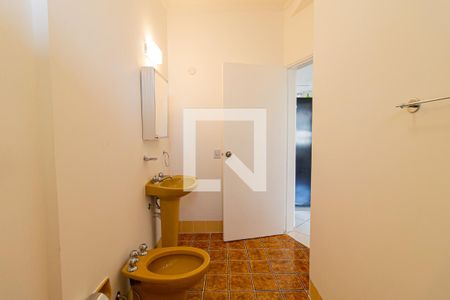 Apartamento para alugar com 309m², 3 quartos e 2 vagas Apartamento para alugar com 309m², 3 quartos e 2 vagasBanheiro de Serviço