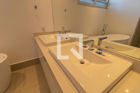 Apartamento para alugar com 309m², 3 quartos e 2 vagas Apartamento para alugar com 309m², 3 quartos e 2 vagasBanheiro da Suíte
