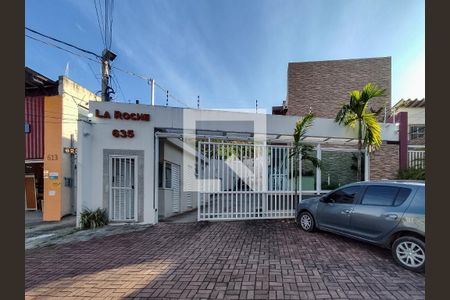 Casa à venda com 75m², 2 quartos e 1 vagaFachada e portaria