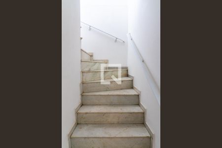 Casa à venda com 125m², 4 quartos e 3 vagasEscada