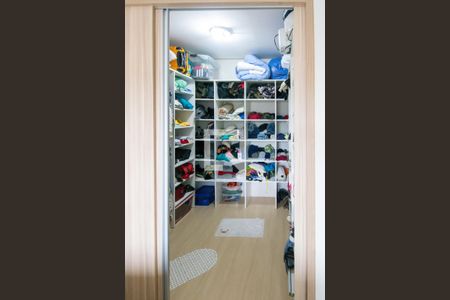 Casa à venda com 175m², 3 quartos e 2 vagasCloset da suíte