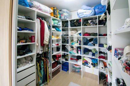 Casa à venda com 175m², 3 quartos e 2 vagasCloset da suíte