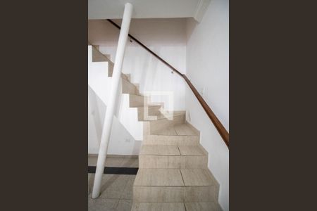 Casa para alugar com 170m², 4 quartos e 2 vagasEscada