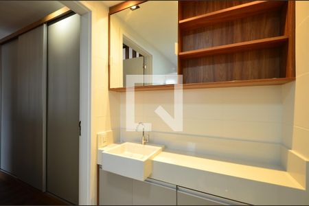 Banheiro de kitnet/studio para alugar com 1 quarto, 28m² em Mirandópolis, São Paulo