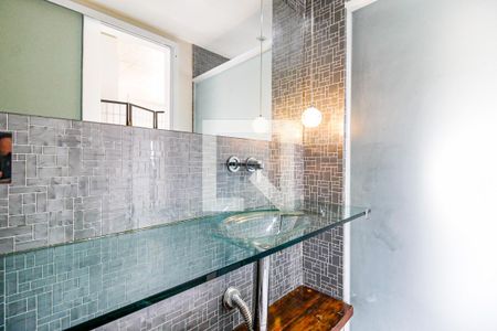 Lavabo de apartamento para alugar com 1 quarto, 70m² em Campo Belo, São Paulo