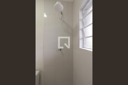 Banheiro de casa de condomínio para alugar com 2 quartos, 50m² em Jardim Pinheiros, São Paulo