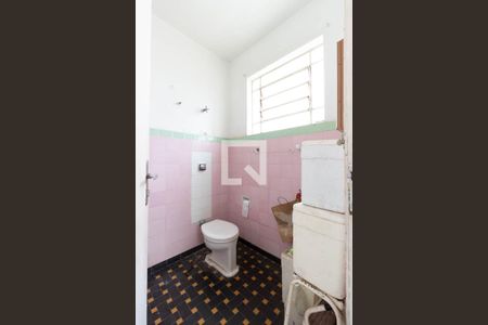 Casa à venda com 250m², 3 quartos e 2 vagas Casa à venda com 250m², 3 quartos e 2 vagasBanheiro de serviço