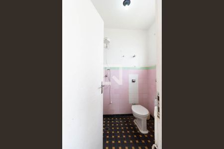 Casa à venda com 250m², 3 quartos e 2 vagas Casa à venda com 250m², 3 quartos e 2 vagasBanheiro de serviço