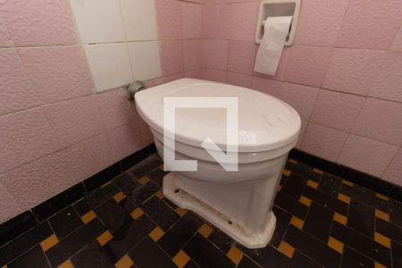 Casa à venda com 250m², 3 quartos e 2 vagas Casa à venda com 250m², 3 quartos e 2 vagasBanheiro de serviço