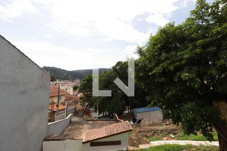 Casa à venda com 250m², 3 quartos e 2 vagas Casa à venda com 250m², 3 quartos e 2 vagasVista Quintal fundos