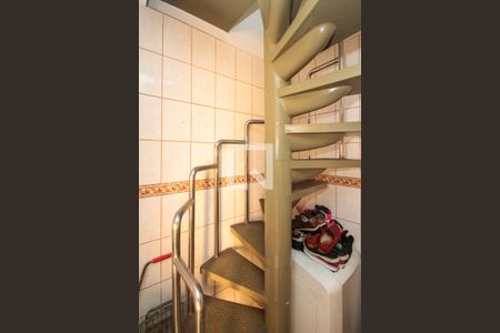 Casa à venda com 269m², 3 quartos e 2 vagasEscada