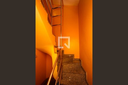 Casa à venda com 269m², 3 quartos e 2 vagasEscada