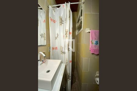 Casa à venda com 70m², 3 quartos e 2 vagasBanheiro da Suíte