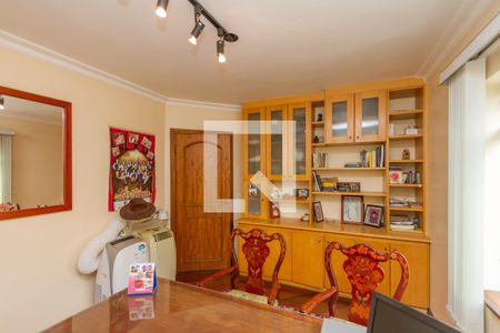 Casa à venda com 700m², 7 quartos e 5 vagasEscritório 