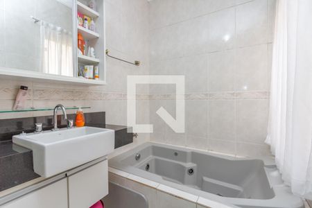 Casa à venda com 700m², 7 quartos e 5 vagasBanheiro da Suíte 1