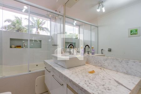 Casa à venda com 700m², 7 quartos e 5 vagasBanheiro da Suíte 2