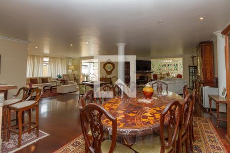 Sala de casa à venda com 7 quartos, 700m² em Campo Belo, São Paulo