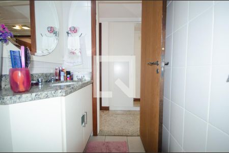 Apartamento à venda com 190m², 4 quartos e 3 vagasBanheiro Social