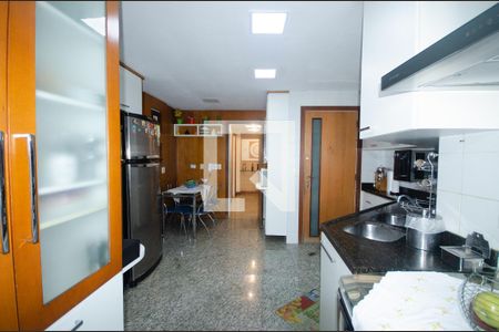 Apartamento à venda com 190m², 4 quartos e 3 vagasCozinha