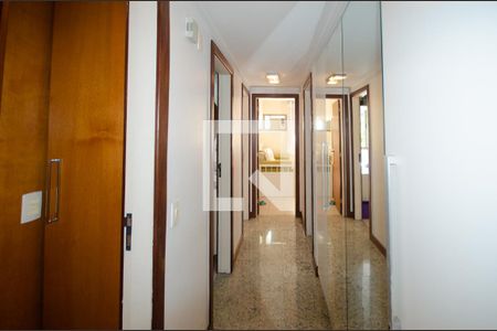 Apartamento à venda com 190m², 4 quartos e 3 vagasCorredor