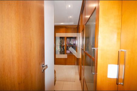 Apartamento à venda com 190m², 4 quartos e 3 vagasSuíte 2