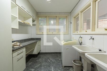 Casa à venda com 703m², 4 quartos e 5 vagasLavanderia