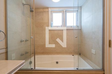 Casa à venda com 703m², 4 quartos e 5 vagasBanheiro da Suíte 2