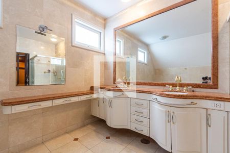 Casa à venda com 703m², 4 quartos e 5 vagasBanheiro da Suíte 1