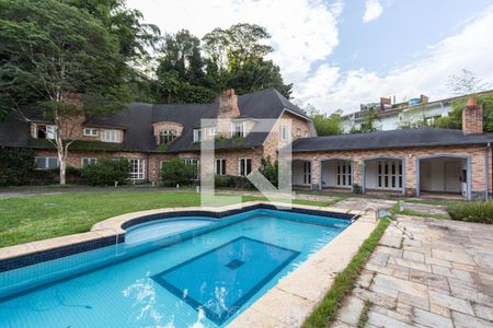 Casa à venda com 703m², 4 quartos e 5 vagasÁrea comum - Piscina