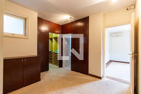 Casa à venda com 703m², 4 quartos e 5 vagasCloset da Suíte 1
