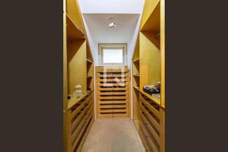 Casa à venda com 703m², 4 quartos e 5 vagasCloset da Suíte 1