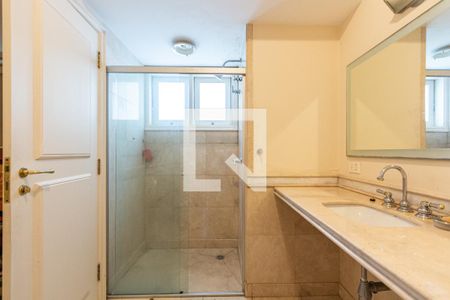 Casa à venda com 703m², 4 quartos e 5 vagasBanheiro da Suíte 4