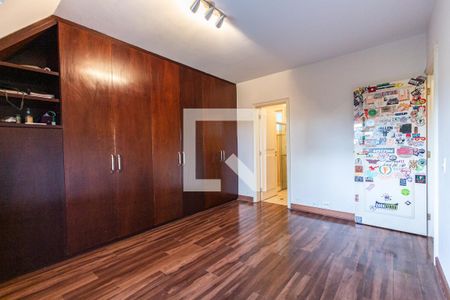 Casa à venda com 703m², 4 quartos e 5 vagasSuíte 3