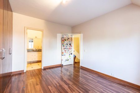 Casa à venda com 703m², 4 quartos e 5 vagasSuíte 3