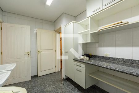 Casa à venda com 703m², 4 quartos e 5 vagasLavanderia