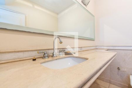 Casa à venda com 703m², 4 quartos e 5 vagasBanheiro da Suíte 4