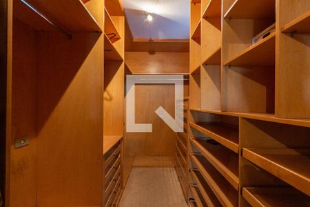 Casa à venda com 703m², 4 quartos e 5 vagasCloset da Suíte 1