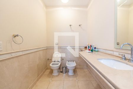 Casa à venda com 703m², 4 quartos e 5 vagasBanheiro da Suíte 2