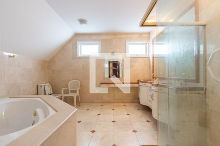 Casa à venda com 703m², 4 quartos e 5 vagasBanheiro da Suíte 1