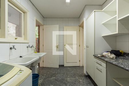 Casa à venda com 703m², 4 quartos e 5 vagasLavanderia