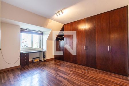 Casa à venda com 703m², 4 quartos e 5 vagasSuíte 3